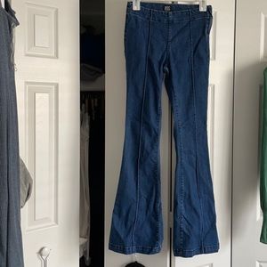 Size 26 BDG never worn jeans